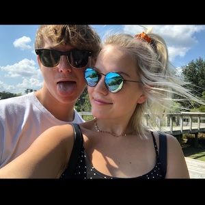 Meet your Posher, Casey